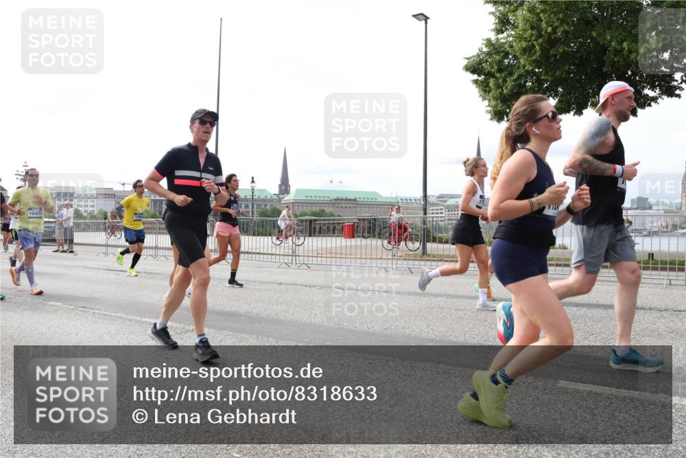 29.06.2025 - hella hamburg halbmarathon Lena Gebhardt http://msf.ph/oto/8318633 29.06.2025 10:22:35 Lombardsbrücke 10432, 175, 1003, 1029, 1187, 1419, 1598, 2009, 2022, 2063, 2294, 2351, 2479, 2514, 2766, 2886, 3003, 3050, 3108, 3172, 3430, 3457, 3458, 3511, 3600, 3601, 3910, 3946, 4113, 4114, 4131, 4366, 4556, 4559, 4829, 4969, 4970, 5079, 5223, 5343, 5629, 5798, 5838, 6030, 6048, 6049, 6303, 6307, 6347, 6820, 6826, 6899, 6977, 7097, 7188, 7190, 7276, 7529, 7794, 7925, 8355, 8511, 8855, 8884, 8931, 8954, 9256, 10826, 13921, 14525, 14801 meine-sportfotos.de