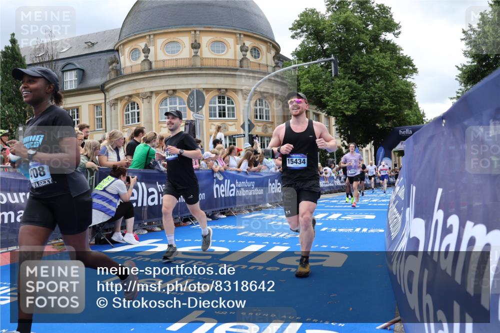 29.06.2025 - hella hamburg halbmarathon Strokosch-Dieckow http://msf.ph/oto/8318642 29.06.2025 10:58:22 Ziel 1595, 4550, 4592, 4708, 4767, 5347, 6138, 6147, 7476, 9230, 9485, 11645, 11808, 14355, 15434, 16531, 17415, 18266, 18891, 19166 meine-sportfotos.de