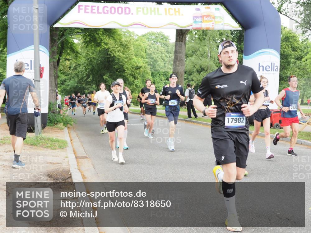 29.06.2025 - hella hamburg halbmarathon MichiJ http://msf.ph/oto/8318650 29.06.2025 10:36:54 Zwischen KM18-KM19 1452, 1476, 2592, 2596, 2706, 2889, 3060, 3692, 4017, 4847, 4890, 6158, 6282, 7332, 8704, 9038, 9200, 9619, 11340, 11451, 11977, 12271, 12690, 13233, 14192, 15384, 15422, 16114, 16369, 16627, 17982, 18066, 19109, 19122, 19198 meine-sportfotos.de