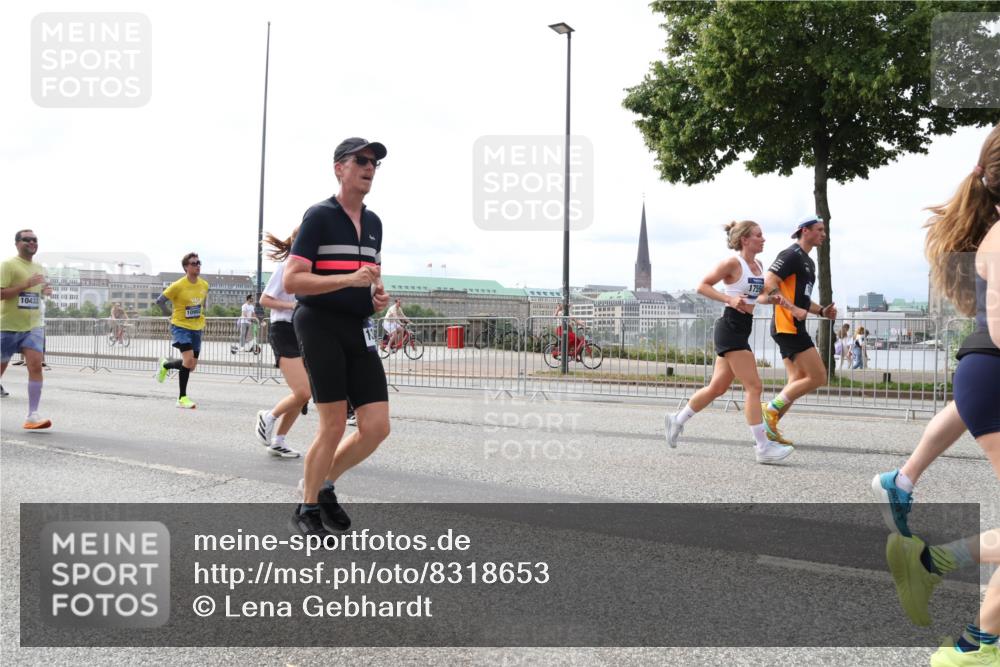 29.06.2025 - hella hamburg halbmarathon Lena Gebhardt http://msf.ph/oto/8318653 29.06.2025 10:22:36 Lombardsbrücke 10432, 1759, 1029, 1187, 1419, 1598, 2009, 2022, 2063, 2294, 2351, 2479, 2514, 2766, 2886, 3003, 3050, 3108, 3172, 3430, 3457, 3458, 3511, 3600, 3601, 3910, 3946, 4113, 4114, 4131, 4366, 4556, 4559, 4829, 4969, 4970, 5079, 5223, 5343, 5629, 5798, 5838, 6030, 6048, 6049, 6303, 6307, 6347, 6820, 6826, 6899, 6977, 7097, 7188, 7190, 7276, 7529, 7794, 7925, 8355, 8511, 8855, 8884, 8931, 8954, 9256, 10826, 13921, 14525, 14801 meine-sportfotos.de