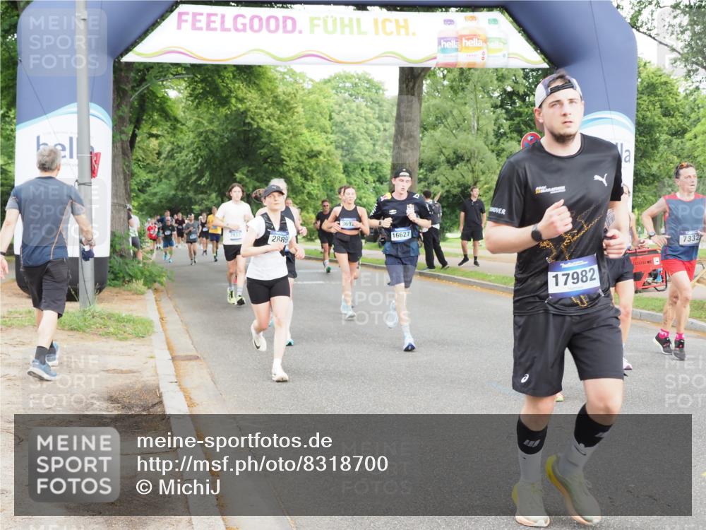 29.06.2025 - hella hamburg halbmarathon MichiJ http://msf.ph/oto/8318700 29.06.2025 10:36:54 Zwischen KM18-KM19 1452, 1476, 2592, 2596, 2706, 2889, 3060, 3692, 4017, 4847, 4890, 6158, 6282, 7332, 8704, 9038, 9200, 9619, 11340, 11451, 11977, 12271, 12690, 13233, 14192, 15384, 15422, 16114, 16369, 16627, 17982, 18066, 19109, 19122, 19198 meine-sportfotos.de