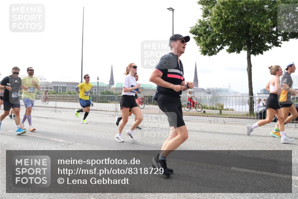 29.06.2025 - hella hamburg halbmarathon Lena Gebhardt http://msf.ph/oto/8318729 29.06.2025 10:22:36 Lombardsbrücke 3765, 10432, 1029, 1187, 1419, 1598, 2009, 2022, 2063, 2294, 2351, 2479, 2514, 2766, 2886, 3003, 3050, 3108, 3172, 3430, 3457, 3458, 3511, 3600, 3601, 3910, 3946, 4113, 4114, 4131, 4366, 4556, 4559, 4829, 4969, 4970, 5079, 5223, 5343, 5629, 5798, 5838, 6030, 6048, 6049, 6303, 6307, 6347, 6820, 6826, 6899, 6977, 7097, 7188, 7190, 7276, 7529, 7794, 7925, 8355, 8511, 8855, 8884, 8931, 8954, 9256, 10826, 13921, 14525, 14801 meine-sportfotos.de