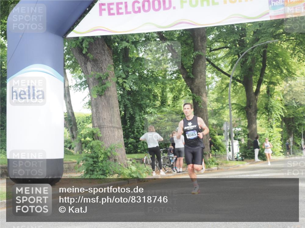 29.06.2025 - hella hamburg halbmarathon KatJ http://msf.ph/oto/8318746 29.06.2025 10:16:07 Zwischen KM18-KM19  meine-sportfotos.de