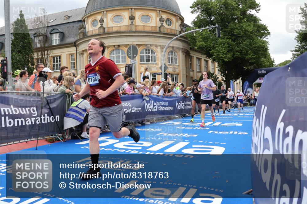 29.06.2025 - hella hamburg halbmarathon Strokosch-Dieckow http://msf.ph/oto/8318763 29.06.2025 10:58:23 Ziel 1595, 4550, 4592, 4708, 4767, 5347, 6138, 6147, 7476, 9230, 9485, 11645, 11808, 14355, 15434, 16531, 17415, 18266, 18891, 19166 meine-sportfotos.de