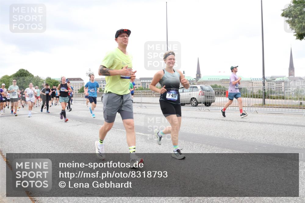 29.06.2025 - hella hamburg halbmarathon Lena Gebhardt http://msf.ph/oto/8318793 29.06.2025 10:57:06 Lombardsbrücke 12828, 7417, 1207, 2041, 2370, 2871, 2887, 2932, 2991, 3195, 3348, 3387, 3418, 3470, 3485, 3516, 3517, 3614, 3723, 3851, 4086, 4094, 4106, 4118, 4241, 4485, 4568, 4569, 4611, 4998, 5057, 5316, 5589, 5639, 5738, 5911, 5944, 6053, 6284, 6348, 6349, 6832, 6981, 7381, 7416, 7417, 7592, 7728, 7787, 7964, 8039, 8150, 8197, 8224, 8287, 8546, 8552, 8679, 8851, 8853, 9110, 9172, 9210, 9298, 9299, 9910 meine-sportfotos.de