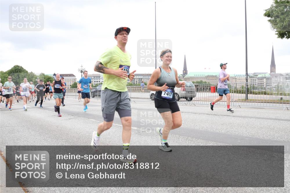 29.06.2025 - hella hamburg halbmarathon Lena Gebhardt http://msf.ph/oto/8318812 29.06.2025 10:57:06 Lombardsbrücke 10016, 12828, 416, 7417, 1207, 2041, 2370, 2871, 2887, 2932, 2991, 3195, 3348, 3387, 3418, 3470, 3485, 3516, 3517, 3614, 3723, 3851, 4086, 4094, 4106, 4118, 4241, 4485, 4568, 4569, 4611, 4998, 5057, 5316, 5589, 5639, 5738, 5911, 5944, 6053, 6284, 6348, 6349, 6832, 6981, 7381, 7416, 7417, 7592, 7728, 7787, 7964, 8039, 8150, 8197, 8224, 8287, 8546, 8552, 8679, 8851, 8853, 9110, 9172, 9210, 9298, 9299, 9910 meine-sportfotos.de