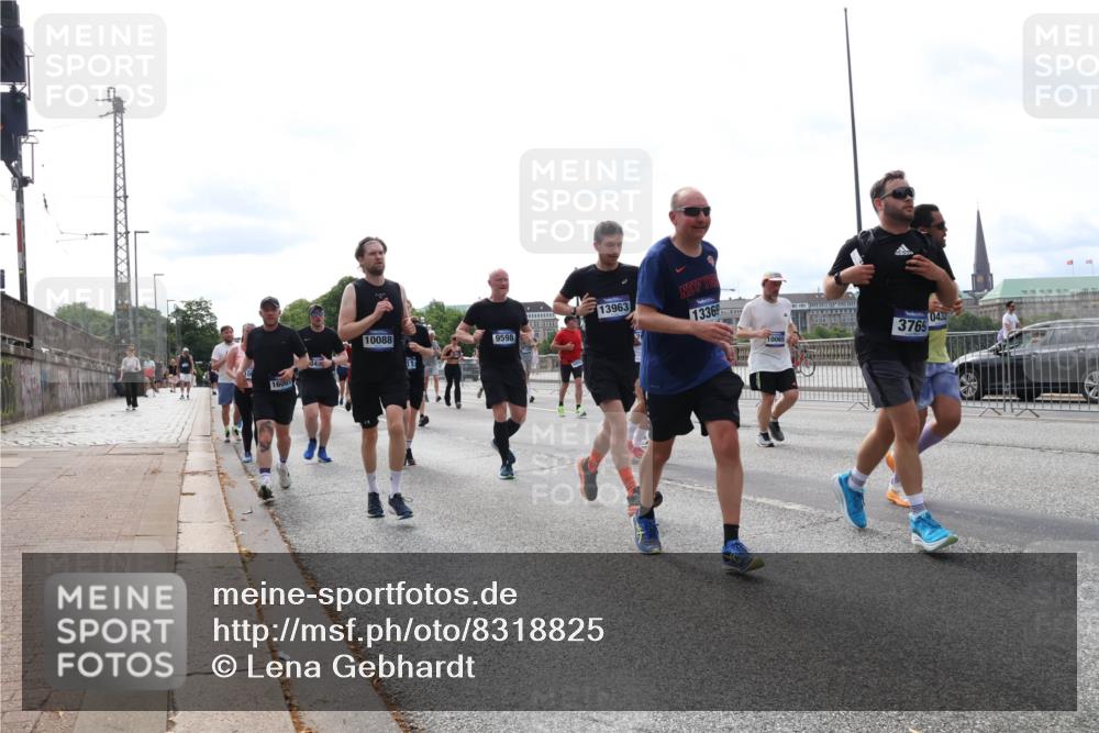 29.06.2025 - hella hamburg halbmarathon Lena Gebhardt http://msf.ph/oto/8318825 29.06.2025 10:22:37 Lombardsbrücke 16001, 13963, 10088, 9598, 13369, 10065, 3769, 0432, 1029, 1187, 1419, 1598, 2009, 2022, 2063, 2294, 2351, 2479, 2514, 2766, 2886, 3003, 3108, 3430, 3457, 3511, 3600, 3601, 3910, 3946, 4113, 4114, 4131, 4366, 4556, 4559, 4829, 4969, 4970, 5079, 5223, 5343, 5629, 5798, 5838, 6030, 6048, 6049, 6303, 6307, 6347, 6820, 6826, 6899, 6977, 7097, 7188, 7190, 7276, 7529, 7794, 7925, 8355, 8511, 8855, 8884, 8931, 8954, 9256, 10826, 12190, 13921, 14525, 14801 meine-sportfotos.de