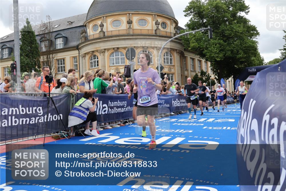 29.06.2025 - hella hamburg halbmarathon Strokosch-Dieckow http://msf.ph/oto/8318833 29.06.2025 10:58:25 Ziel 4550, 4708, 4767, 5341, 5347, 6138, 6147, 7476, 9316, 9485, 11808, 12712, 12879, 14355, 15434, 16531, 17415, 18266, 18556, 18891, 19166 meine-sportfotos.de