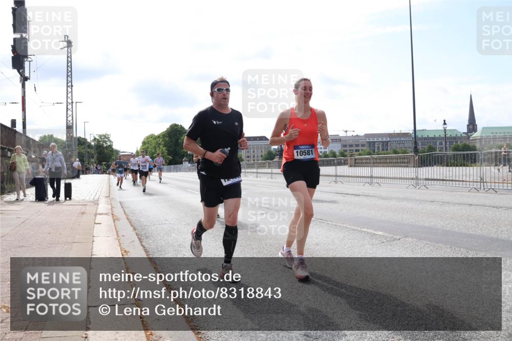 29.06.2025 - hella hamburg halbmarathon Lena Gebhardt http://msf.ph/oto/8318843 29.06.2025 10:12:42 Lombardsbrücke 10581, 1020, 1051, 1249, 1610, 1785, 1850, 1851, 1939, 2531, 2661, 2891, 2942, 2963, 2964, 3182, 3248, 3262, 3746, 4453, 4499, 4532, 4554, 5150, 5166, 5176, 5597, 5598, 6207, 6822, 6871, 6966, 7014, 7907, 8917, 8971, 9254, 9405, 10067, 10402, 10581, 10685, 11025, 11509, 11720, 12456, 13566, 13816, 14404, 14540, 14863, 14868, 14869, 15012, 15369, 15531, 16323, 16379, 16473, 16826, 16911, 17061, 17994, 18178, 18493, 18530 meine-sportfotos.de