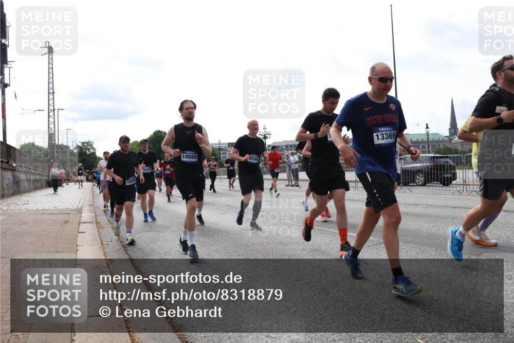 29.06.2025 - hella hamburg halbmarathon Lena Gebhardt http://msf.ph/oto/8318879 29.06.2025 10:22:37 Lombardsbrücke 1600, 3430, 2470, 10088, 9598, 13369, 1029, 1187, 1419, 1598, 2009, 2022, 2063, 2294, 2351, 2479, 2514, 2766, 2886, 3003, 3108, 3430, 3457, 3511, 3600, 3601, 3910, 3946, 4113, 4114, 4131, 4366, 4556, 4559, 4829, 4969, 4970, 5079, 5223, 5343, 5629, 5798, 5838, 6030, 6048, 6049, 6303, 6307, 6347, 6820, 6826, 6899, 6977, 7097, 7188, 7190, 7276, 7529, 7794, 7925, 8355, 8511, 8855, 8884, 8931, 8954, 9256, 10826, 12190, 13921, 14525, 14801 meine-sportfotos.de