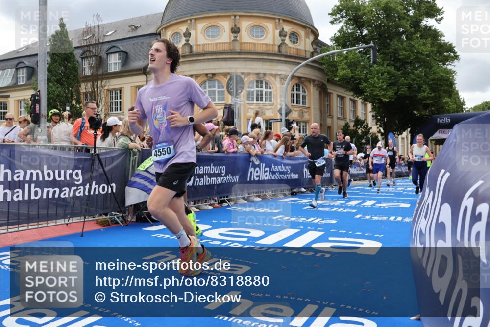 29.06.2025 - hella hamburg halbmarathon Strokosch-Dieckow http://msf.ph/oto/8318880 29.06.2025 10:58:25 Ziel 4550, 4708, 4767, 5341, 5347, 6138, 6147, 7476, 9316, 9485, 11808, 12712, 12879, 14355, 15434, 16531, 17415, 18266, 18556, 18891, 19166 meine-sportfotos.de