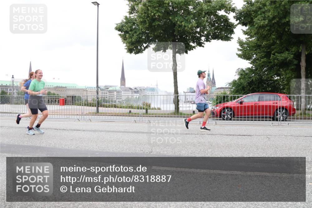 29.06.2025 - hella hamburg halbmarathon Lena Gebhardt http://msf.ph/oto/8318887 29.06.2025 10:57:08 Lombardsbrücke 1207, 2041, 2370, 2871, 2932, 3195, 3348, 3387, 3388, 3418, 3470, 3485, 3516, 3517, 3723, 3851, 4086, 4094, 4106, 4118, 4180, 4241, 4485, 4568, 4569, 4611, 4998, 5057, 5316, 5589, 5639, 5738, 5911, 5944, 6053, 6284, 6348, 6349, 6832, 6981, 7381, 7416, 7417, 7592, 7728, 7787, 7964, 8039, 8150, 8197, 8224, 8287, 8540, 8546, 8552, 8679, 8851, 8853, 9110, 9172, 9210, 9298, 9299 meine-sportfotos.de