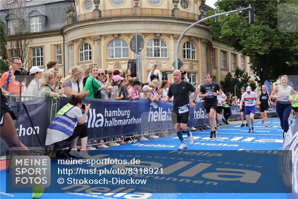29.06.2025 - hella hamburg halbmarathon Strokosch-Dieckow http://msf.ph/oto/8318921 29.06.2025 10:58:26 Ziel 3251, 4550, 4708, 4767, 5341, 5347, 6138, 6147, 7082, 7476, 9316, 9485, 11808, 12712, 12879, 14355, 15434, 16531, 17415, 18266, 18556, 18891, 19166 meine-sportfotos.de