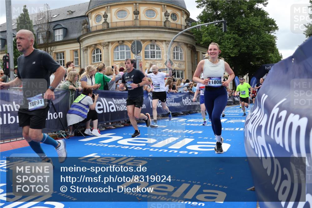 29.06.2025 - hella hamburg halbmarathon Strokosch-Dieckow http://msf.ph/oto/8319024 29.06.2025 10:58:27 Ziel 2978, 3251, 4467, 4550, 4767, 5341, 5347, 6138, 7082, 7476, 9316, 9485, 11808, 12712, 12809, 12879, 14355, 15434, 16531, 17415, 18266, 18556, 18891, 19166 meine-sportfotos.de