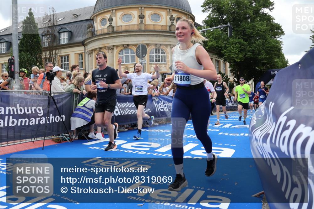 29.06.2025 - hella hamburg halbmarathon Strokosch-Dieckow http://msf.ph/oto/8319069 29.06.2025 10:58:27 Ziel 2978, 3251, 4467, 4550, 4767, 5341, 5347, 6138, 7082, 7476, 9316, 9485, 11808, 12712, 12809, 12879, 14355, 15434, 16531, 17415, 18266, 18556, 18891, 19166 meine-sportfotos.de