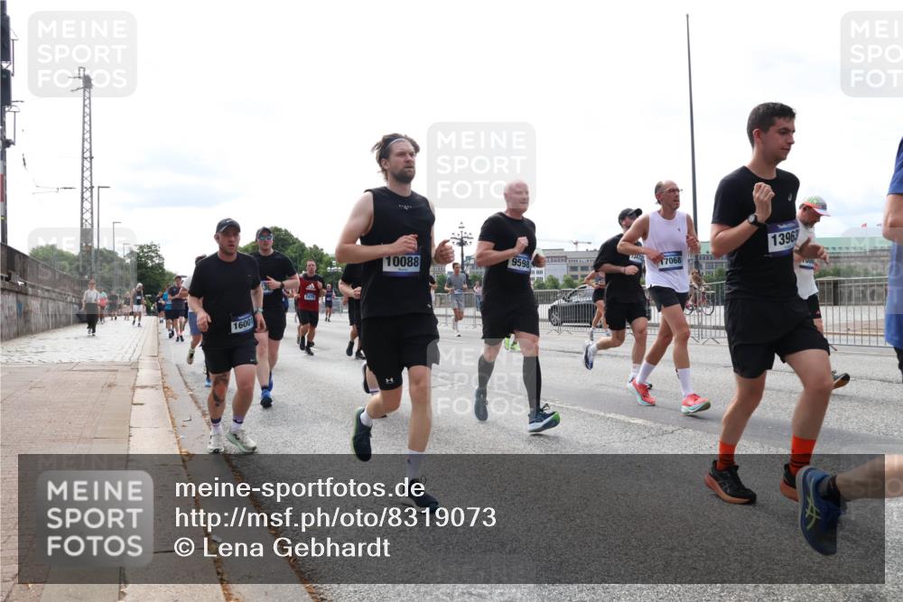 29.06.2025 - hella hamburg halbmarathon Lena Gebhardt http://msf.ph/oto/8319073 29.06.2025 10:22:38 Lombardsbrücke 16001, 10088, 9598, 13963, 17068, 1029, 1187, 1419, 1598, 2022, 2063, 2294, 2351, 2479, 2766, 2886, 3003, 3108, 3430, 3457, 3511, 3600, 3601, 3910, 3946, 4113, 4114, 4131, 4366, 4556, 4559, 4829, 4969, 4970, 5079, 5223, 5343, 5629, 5798, 5838, 6030, 6048, 6049, 6303, 6307, 6347, 6820, 6826, 6899, 6977, 7097, 7188, 7190, 7276, 7529, 7794, 7925, 8355, 8511, 8855, 8884, 8931, 8954, 9256, 10826, 12190, 13921, 14525, 14801 meine-sportfotos.de