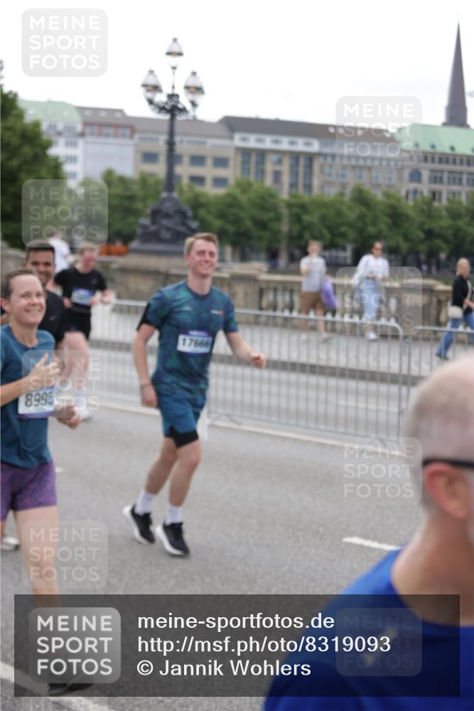29.06.2025 - hella hamburg halbmarathon Jannik Wohlers http://msf.ph/oto/8319093 29.06.2025 10:39:09 Lombardsbrücke 2578, 2976, 3353, 4603, 4609, 4855, 5045, 5701, 6321, 6342, 6343, 6427, 6428, 6719, 6726, 6748, 7053, 7125, 7199, 7501, 7684, 8203, 8995, 9569, 9698, 9747, 9777, 10512, 10626, 10627, 10666, 10833, 10849, 10888, 11381, 11382, 11461, 11729, 12150, 12217, 12680, 13178, 13461, 13495, 13519, 14111, 14114, 14299, 14674, 15265, 15433, 15494, 15536, 16178, 17379, 17407, 17666, 17695, 18944 meine-sportfotos.de