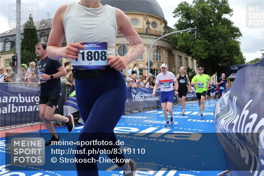 29.06.2025 - hella hamburg halbmarathon Strokosch-Dieckow http://msf.ph/oto/8319110 29.06.2025 10:58:28 Ziel 2619, 2978, 3251, 4467, 4550, 4767, 5341, 5347, 6138, 6595, 7082, 7476, 9316, 11808, 12712, 12809, 12879, 14355, 16531, 17415, 18266, 18501, 18556, 18891, 19166 meine-sportfotos.de