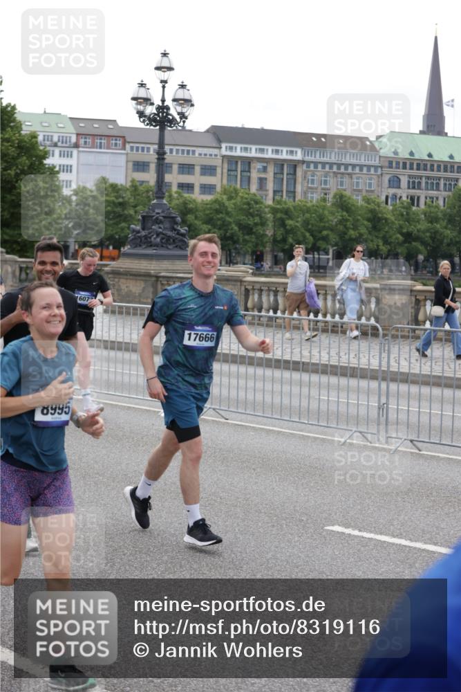 29.06.2025 - hella hamburg halbmarathon Jannik Wohlers http://msf.ph/oto/8319116 29.06.2025 10:39:09 Lombardsbrücke 2578, 2976, 3353, 4603, 4609, 4855, 5045, 5701, 6321, 6342, 6343, 6427, 6428, 6719, 6726, 6748, 7053, 7125, 7199, 7501, 7684, 8203, 8995, 9569, 9698, 9747, 9777, 10512, 10626, 10627, 10666, 10833, 10849, 10888, 11381, 11382, 11461, 11729, 12150, 12217, 12680, 13178, 13461, 13495, 13519, 14111, 14114, 14299, 14674, 15265, 15433, 15494, 15536, 16178, 17379, 17407, 17666, 17695, 18944 meine-sportfotos.de