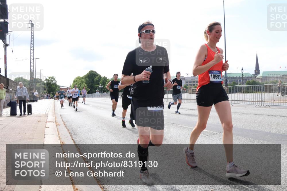 29.06.2025 - hella hamburg halbmarathon Lena Gebhardt http://msf.ph/oto/8319130 29.06.2025 10:12:43 Lombardsbrücke 1682, 10581, 1020, 1051, 1249, 1610, 1785, 1850, 1851, 1939, 2531, 2661, 2891, 2942, 2963, 2964, 3182, 3248, 3262, 3746, 4453, 4499, 4532, 4554, 5150, 5166, 5176, 5597, 5598, 6207, 6822, 6871, 6966, 7014, 7873, 7907, 8917, 8971, 9254, 9405, 10067, 10402, 10581, 10685, 11025, 11509, 11720, 12456, 13566, 13816, 14404, 14540, 14863, 14868, 14869, 15012, 15369, 15531, 16323, 16379, 16473, 16826, 16911, 17061, 17994, 18178, 18493, 18530 meine-sportfotos.de