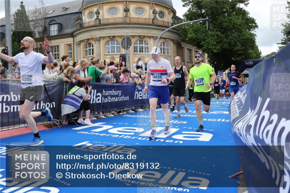 29.06.2025 - hella hamburg halbmarathon Strokosch-Dieckow http://msf.ph/oto/8319132 29.06.2025 10:58:28 Ziel 2619, 2978, 3251, 4467, 4550, 4767, 5341, 5347, 6138, 6595, 7082, 7476, 9316, 11808, 12712, 12809, 12879, 14355, 16531, 17415, 18266, 18501, 18556, 18891, 19166 meine-sportfotos.de