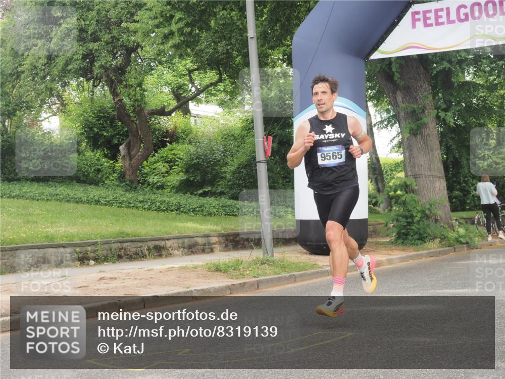 29.06.2025 - hella hamburg halbmarathon KatJ http://msf.ph/oto/8319139 29.06.2025 10:16:09 Zwischen KM18-KM19  meine-sportfotos.de