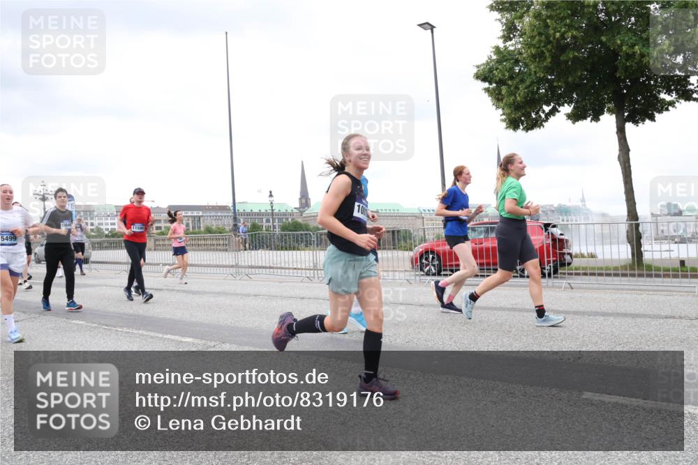 29.06.2025 - hella hamburg halbmarathon Lena Gebhardt http://msf.ph/oto/8319176 29.06.2025 10:57:09 Lombardsbrücke 5499, 16646, 11586, 1001, 1207, 2041, 2370, 2871, 2932, 3195, 3348, 3387, 3388, 3418, 3470, 3485, 3516, 3517, 3723, 3851, 4086, 4094, 4106, 4118, 4180, 4241, 4485, 4568, 4569, 4611, 4998, 5057, 5316, 5589, 5639, 5738, 5944, 6053, 6284, 6348, 6349, 6832, 6981, 7381, 7416, 7417, 7592, 7728, 7787, 7964, 8039, 8150, 8197, 8224, 8287, 8540, 8546, 8552, 8679, 8851, 8853, 9110, 9172, 9210, 9298, 9299 meine-sportfotos.de