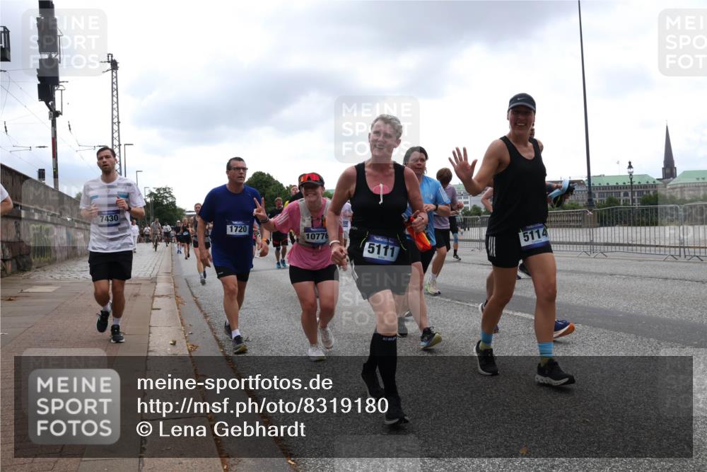 29.06.2025 - hella hamburg halbmarathon Lena Gebhardt http://msf.ph/oto/8319180 29.06.2025 10:47:14 Lombardsbrücke 7430, 1720, 10776, 5111, 5114, 1073, 1185, 1286, 1363, 1434, 1463, 1523, 1593, 1607, 1704, 1720, 1961, 2148, 2211, 2320, 2327, 2407, 2537, 2555, 2556, 2665, 2981, 2994, 3339, 3406, 3407, 3823, 4184, 4239, 4325, 4483, 4806, 4895, 4974, 4975, 5111, 5114, 5700, 5796, 5895, 5953, 6255, 6256, 6485, 6496, 6740, 6879, 6995, 7073, 7403, 7412, 7430, 7431, 7630, 7631, 7827, 8105, 8131, 8270, 8486, 8553, 8684, 8706, 8915, 8953, 8967, 9018, 11458, 11738 meine-sportfotos.de