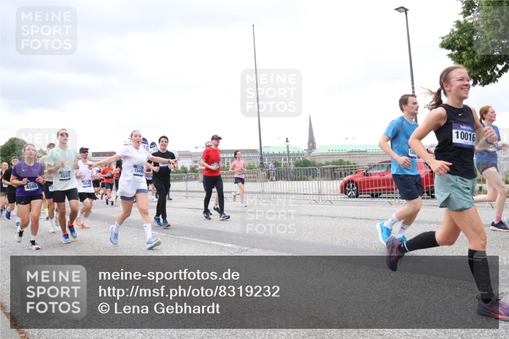 29.06.2025 - hella hamburg halbmarathon Lena Gebhardt http://msf.ph/oto/8319232 29.06.2025 10:57:09 Lombardsbrücke 4568, 4569, 10142, 15499, 10045, 120, 10016, 84, 1207, 2041, 2370, 2871, 2932, 3195, 3348, 3387, 3388, 3418, 3470, 3485, 3516, 3517, 3723, 3851, 4086, 4094, 4106, 4118, 4180, 4241, 4485, 4568, 4569, 4611, 4998, 5057, 5316, 5589, 5639, 5738, 5944, 6053, 6284, 6348, 6349, 6832, 6981, 7381, 7416, 7417, 7592, 7728, 7787, 7964, 8039, 8150, 8197, 8224, 8287, 8540, 8546, 8552, 8679, 8851, 8853, 9110, 9172, 9210, 9298, 9299 meine-sportfotos.de