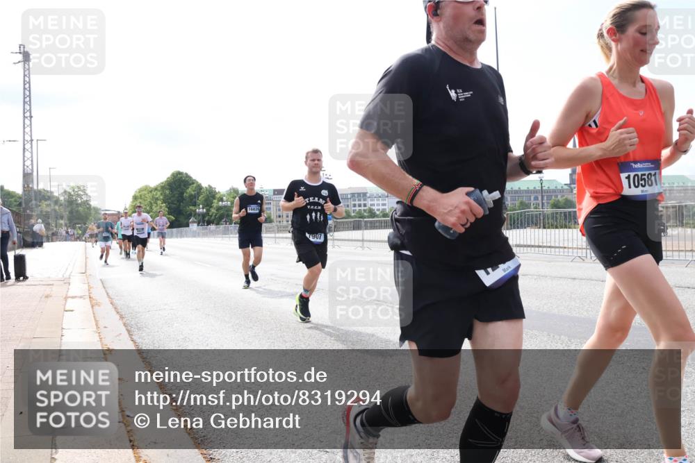 29.06.2025 - hella hamburg halbmarathon Lena Gebhardt http://msf.ph/oto/8319294 29.06.2025 10:12:43 Lombardsbrücke 16826, 7907, 10581, 1020, 1051, 1249, 1610, 1785, 1850, 1851, 1939, 2531, 2661, 2891, 2942, 2963, 2964, 3182, 3248, 3262, 3746, 4453, 4499, 4532, 4554, 5150, 5166, 5176, 5597, 5598, 6207, 6822, 6871, 6966, 7014, 7873, 7907, 8917, 8971, 9254, 9405, 10067, 10402, 10581, 10685, 11025, 11509, 11720, 12456, 13566, 13816, 14404, 14540, 14863, 14868, 14869, 15012, 15369, 15531, 16323, 16379, 16473, 16826, 16911, 17061, 17994, 18178, 18493, 18530 meine-sportfotos.de