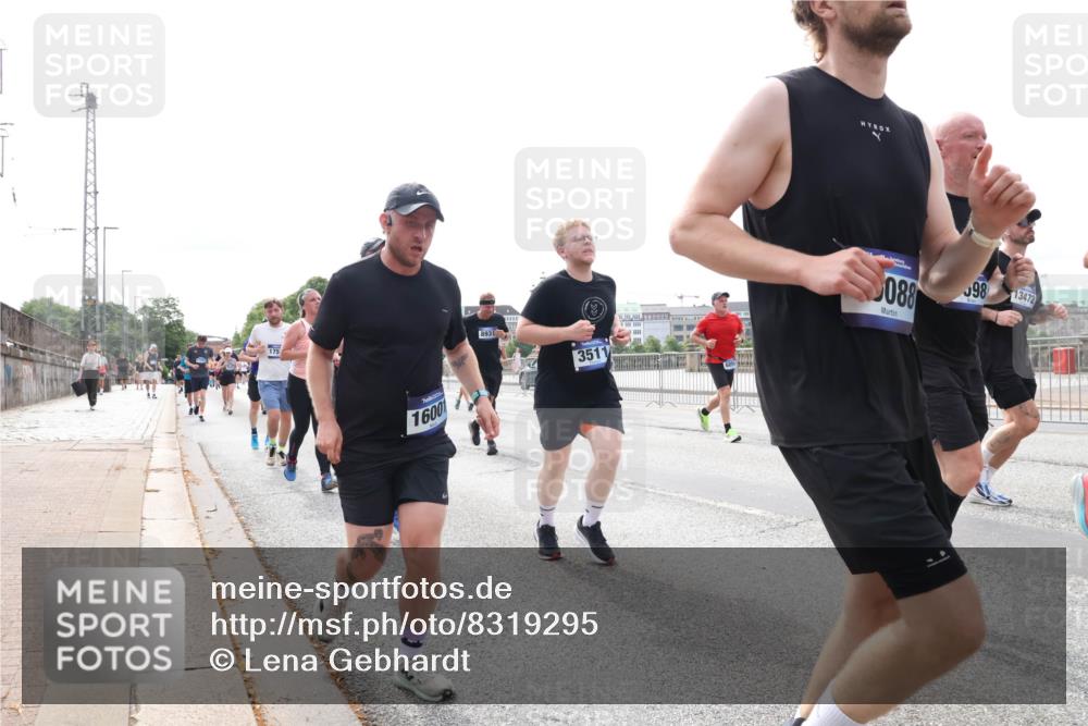29.06.2025 - hella hamburg halbmarathon Lena Gebhardt http://msf.ph/oto/8319295 29.06.2025 10:22:39 Lombardsbrücke 175, 1600, 8931, 3511, 088, 98, 13472, 1029, 1187, 1419, 1598, 2022, 2294, 2351, 2479, 2766, 2886, 3003, 3108, 3430, 3457, 3511, 3600, 3601, 3910, 3946, 4113, 4114, 4131, 4556, 4559, 4829, 4969, 4970, 5079, 5223, 5343, 5629, 5798, 5838, 6030, 6048, 6049, 6303, 6307, 6347, 6820, 6826, 6899, 6977, 7097, 7188, 7190, 7266, 7276, 7529, 7794, 7925, 8355, 8511, 8855, 8884, 8931, 9256, 10826, 12190, 13921, 14525, 14801 meine-sportfotos.de