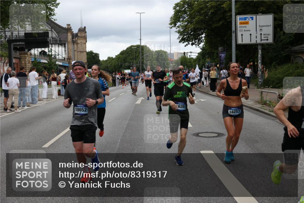 29.06.2025 - hella hamburg halbmarathon Yannick Fuchs http://msf.ph/oto/8319317 29.06.2025 10:50:55 20KM 1387, 1485, 2034, 2282, 2417, 2676, 3413, 3435, 3836, 4167, 4940, 5033, 5728, 6272, 6399, 6416, 6835, 7716, 8393, 8542, 8652, 8825, 9488, 9577, 9727, 9820, 9907, 9934, 10133, 10212, 11043, 11083, 11212, 11590, 11612, 11832, 12014, 12440, 12523, 13245, 13666, 13750, 13863, 14139, 14369, 14678, 15097, 15145, 15695, 15712, 15726, 16113, 16257, 16261, 16470, 16830, 16909, 17160, 17617, 17779, 17828, 17848, 18208, 18388, 18652, 19184 meine-sportfotos.de