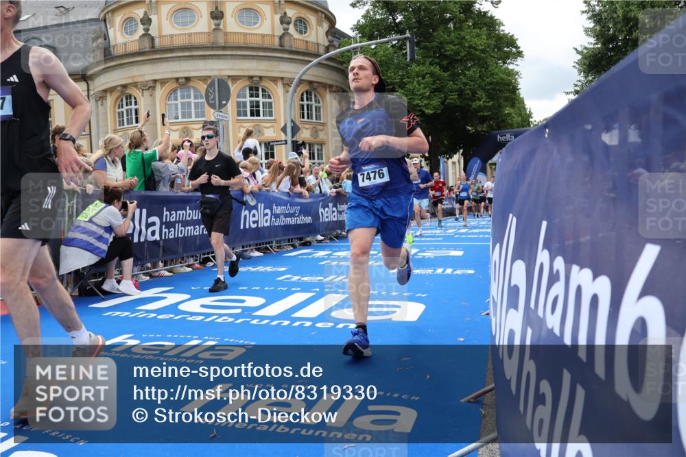 29.06.2025 - hella hamburg halbmarathon Strokosch-Dieckow http://msf.ph/oto/8319330 29.06.2025 10:58:30 Ziel 2619, 2978, 3251, 4467, 4767, 5341, 5347, 6595, 7082, 7476, 7659, 9316, 11808, 12712, 12809, 12879, 13694, 14355, 16531, 17415, 18501, 18556, 18891, 19166 meine-sportfotos.de