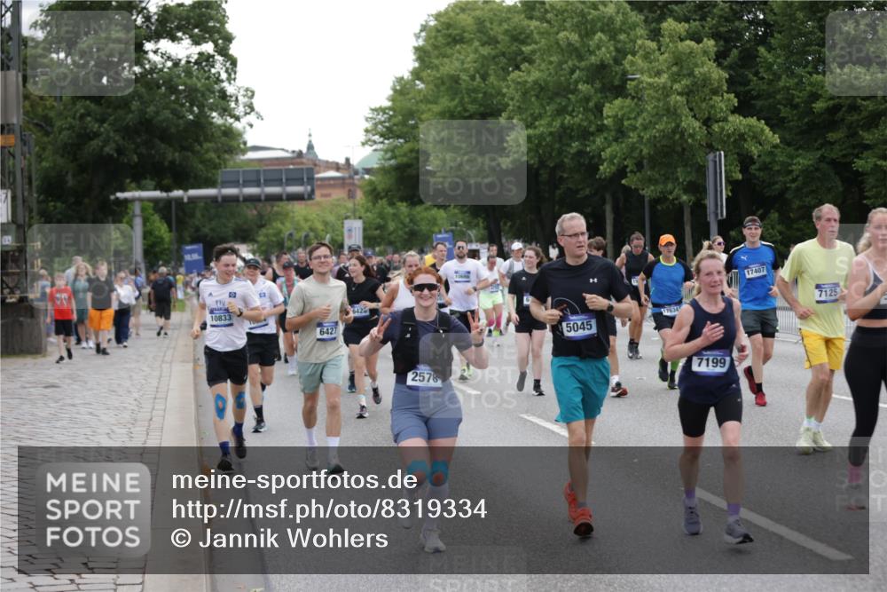 29.06.2025 - hella hamburg halbmarathon Jannik Wohlers http://msf.ph/oto/8319334 29.06.2025 10:39:15 Lombardsbrücke 2578, 2976, 3046, 4298, 4609, 4752, 5045, 5701, 6321, 6427, 6428, 6719, 6726, 6739, 7053, 7125, 7199, 7429, 8995, 9569, 9698, 9747, 9777, 10441, 10626, 10627, 10666, 10714, 10833, 11461, 11664, 11982, 12150, 12217, 12631, 12680, 13178, 13495, 14111, 14674, 14882, 15265, 15433, 15494, 16178, 17379, 17407, 17634, 17666, 17695, 18944, 19121 meine-sportfotos.de