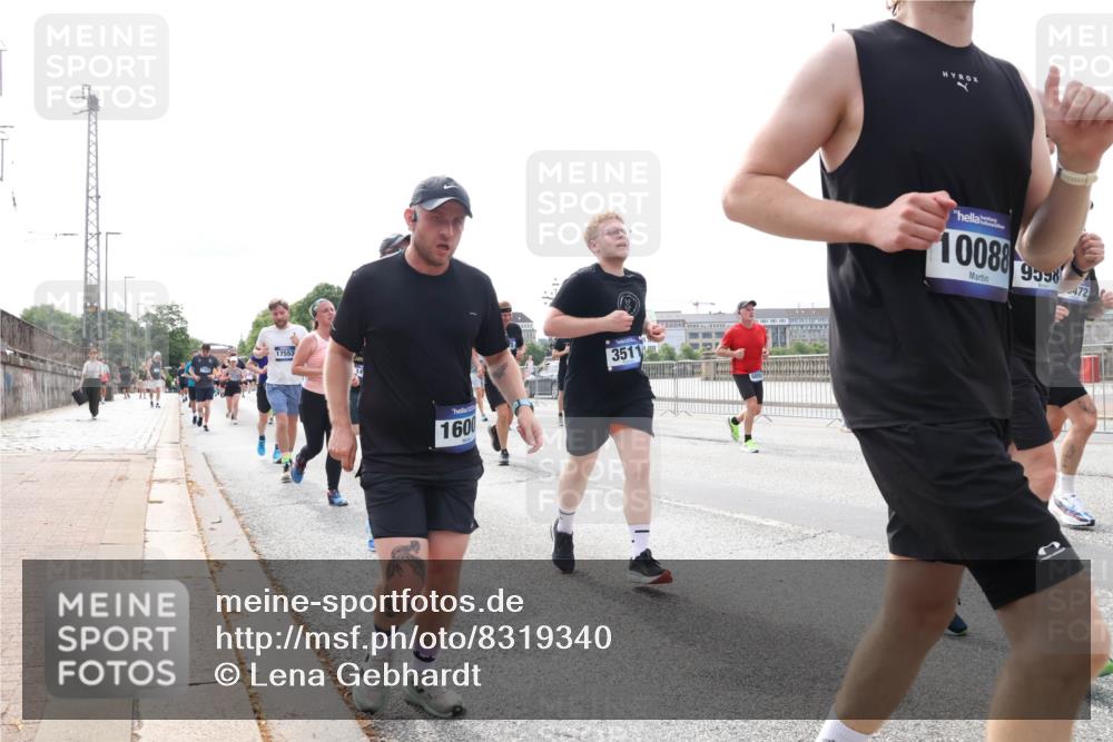29.06.2025 - hella hamburg halbmarathon Lena Gebhardt http://msf.ph/oto/8319340 29.06.2025 10:22:39 Lombardsbrücke 17553, 1600, 3511, 10088, 9598, 472, 13, 1029, 1187, 1419, 1598, 2022, 2294, 2351, 2479, 2766, 2886, 3003, 3108, 3430, 3457, 3511, 3600, 3601, 3910, 3946, 4113, 4114, 4131, 4556, 4559, 4829, 4969, 4970, 5079, 5223, 5343, 5629, 5798, 5838, 6030, 6048, 6049, 6303, 6307, 6347, 6820, 6826, 6899, 6977, 7097, 7188, 7190, 7266, 7276, 7529, 7794, 7925, 8355, 8511, 8855, 8884, 8931, 9256, 10826, 12190, 13921, 14525, 14801 meine-sportfotos.de