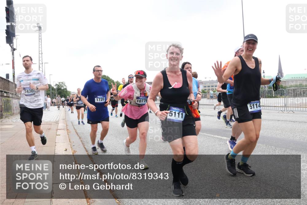 29.06.2025 - hella hamburg halbmarathon Lena Gebhardt http://msf.ph/oto/8319343 29.06.2025 10:47:15 Lombardsbrücke 7430, 13172, 1720, 10776, 5111, 5114, 1073, 1185, 1286, 1363, 1434, 1463, 1523, 1593, 1607, 1704, 1720, 1961, 2148, 2211, 2320, 2327, 2407, 2537, 2555, 2556, 2665, 2981, 2994, 3339, 3407, 3823, 4037, 4184, 4239, 4325, 4483, 4806, 4895, 4974, 4975, 5111, 5114, 5796, 5895, 5953, 6255, 6256, 6485, 6496, 6740, 6879, 6995, 7073, 7403, 7412, 7430, 7431, 7630, 7631, 7827, 8105, 8131, 8270, 8486, 8553, 8684, 8706, 8915, 8953, 8967, 9018, 11458, 11738 meine-sportfotos.de