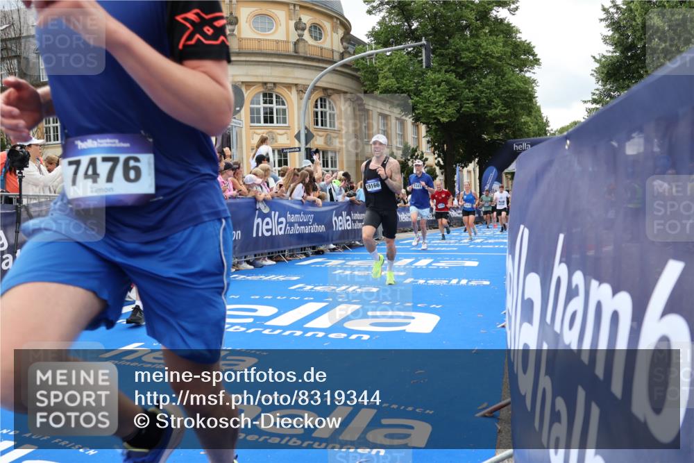 29.06.2025 - hella hamburg halbmarathon Strokosch-Dieckow http://msf.ph/oto/8319344 29.06.2025 10:58:30 Ziel 2619, 2978, 3251, 4467, 4767, 5341, 5347, 6595, 7082, 7476, 7659, 9316, 11808, 12712, 12809, 12879, 13694, 14355, 16531, 17415, 18501, 18556, 18891, 19166 meine-sportfotos.de