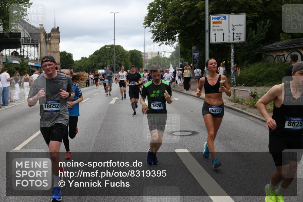29.06.2025 - hella hamburg halbmarathon Yannick Fuchs http://msf.ph/oto/8319395 29.06.2025 10:50:55 20KM 1387, 1485, 2034, 2282, 2417, 2676, 3413, 3435, 3836, 4167, 4940, 5033, 5728, 6272, 6399, 6416, 6835, 7716, 8393, 8542, 8652, 8825, 9488, 9577, 9727, 9820, 9907, 9934, 10133, 10212, 11043, 11083, 11212, 11590, 11612, 11832, 12014, 12440, 12523, 13245, 13666, 13750, 13863, 14139, 14369, 14678, 15097, 15145, 15695, 15712, 15726, 16113, 16257, 16261, 16470, 16830, 16909, 17160, 17617, 17779, 17828, 17848, 18208, 18388, 18652, 19184 meine-sportfotos.de