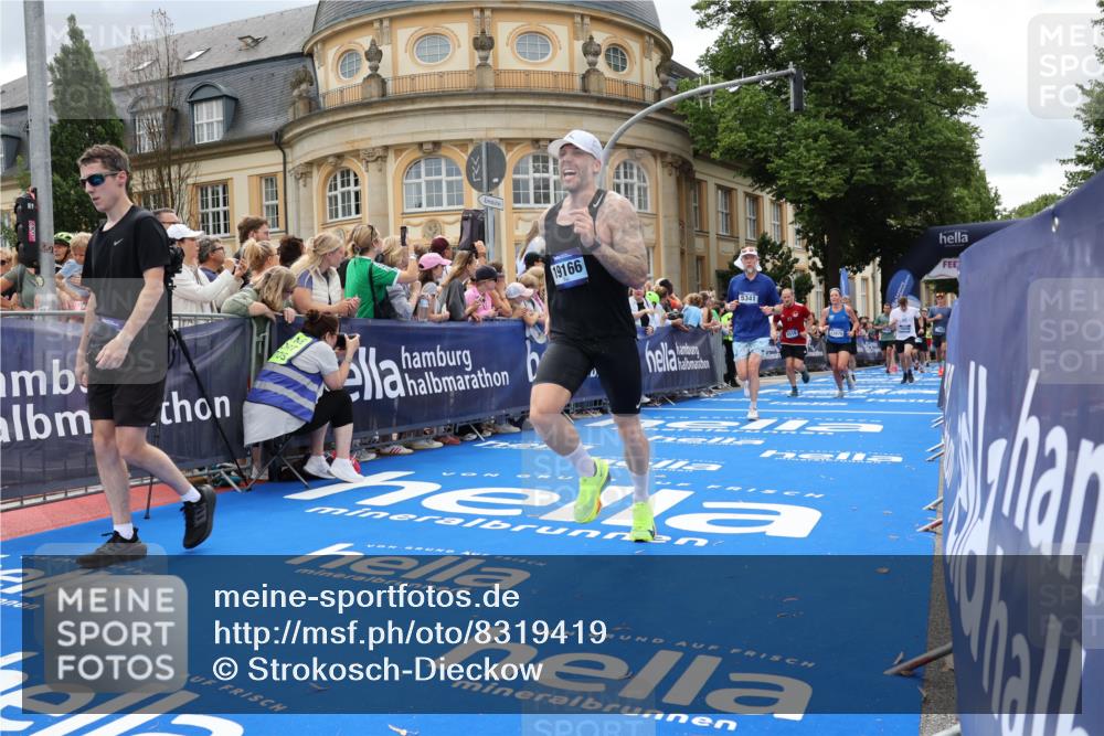 29.06.2025 - hella hamburg halbmarathon Strokosch-Dieckow http://msf.ph/oto/8319419 29.06.2025 10:58:31 Ziel 2619, 2978, 3251, 4467, 4767, 5341, 5347, 6595, 7082, 7476, 7659, 8322, 9316, 11808, 12712, 12809, 12862, 12879, 13694, 14355, 16531, 17415, 18501, 18556, 18891, 19166 meine-sportfotos.de
