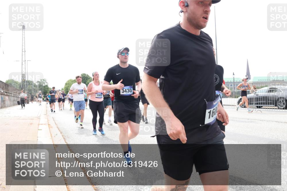 29.06.2025 - hella hamburg halbmarathon Lena Gebhardt http://msf.ph/oto/8319426 29.06.2025 10:22:40 Lombardsbrücke 7553, 1003, 3430, 160, 1029, 1187, 1419, 1598, 1853, 2022, 2294, 2351, 2479, 2766, 2886, 3003, 3108, 3430, 3457, 3511, 3600, 3601, 3910, 3946, 4113, 4114, 4131, 4556, 4559, 4829, 4969, 4970, 5079, 5223, 5343, 5629, 5798, 5838, 6030, 6048, 6049, 6303, 6307, 6347, 6820, 6826, 6899, 6977, 7097, 7188, 7190, 7266, 7276, 7529, 7794, 7925, 8355, 8511, 8855, 8884, 8931, 9256, 10205, 10826, 12190, 13921, 14525, 14801 meine-sportfotos.de