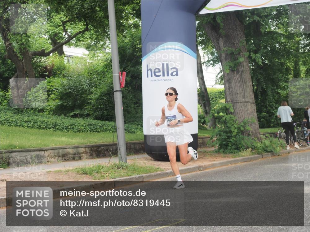 29.06.2025 - hella hamburg halbmarathon KatJ http://msf.ph/oto/8319445 29.06.2025 10:16:15 Zwischen KM18-KM19  meine-sportfotos.de