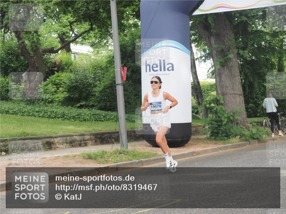 29.06.2025 - hella hamburg halbmarathon KatJ http://msf.ph/oto/8319467 29.06.2025 10:16:15 Zwischen KM18-KM19  meine-sportfotos.de