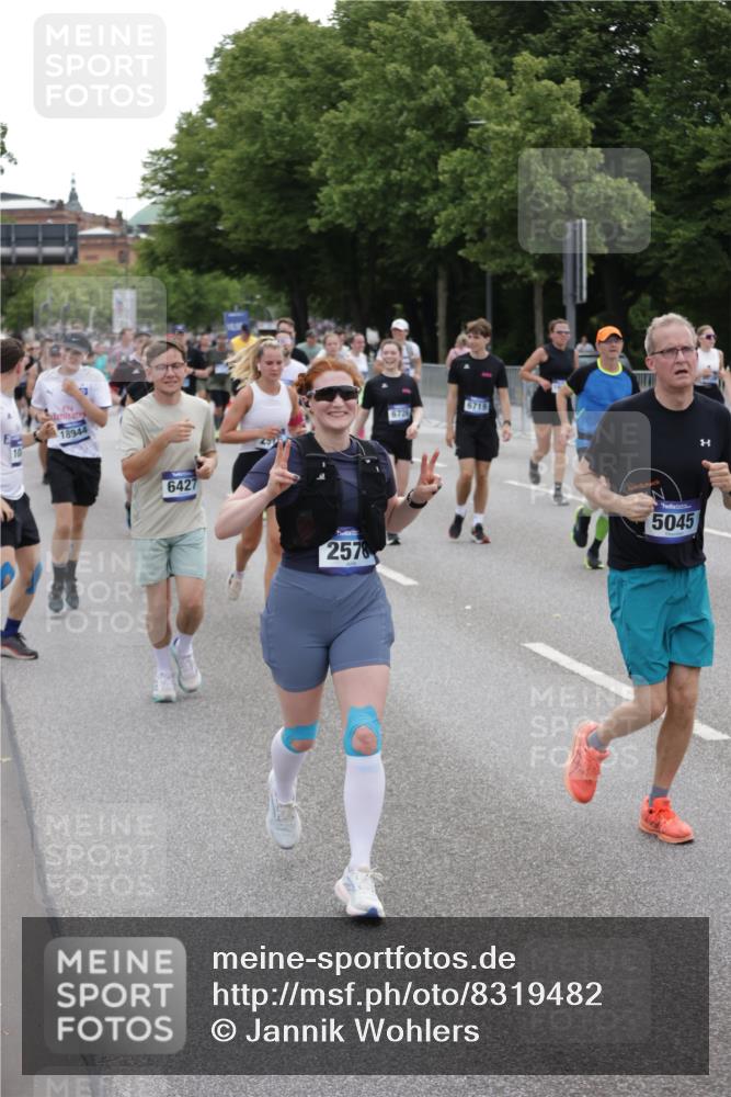 29.06.2025 - hella hamburg halbmarathon Jannik Wohlers http://msf.ph/oto/8319482 29.06.2025 10:39:16 Lombardsbrücke 2578, 2976, 3046, 4298, 4609, 4752, 5045, 5701, 6321, 6427, 6428, 6719, 6726, 6739, 7053, 7125, 7199, 7429, 8995, 9569, 9698, 9747, 9777, 10441, 10626, 10627, 10666, 10714, 10833, 11461, 11664, 11982, 12150, 12631, 12680, 13178, 13495, 14111, 14674, 14882, 15265, 15494, 16178, 17379, 17407, 17634, 17666, 17695, 18944, 19121 meine-sportfotos.de