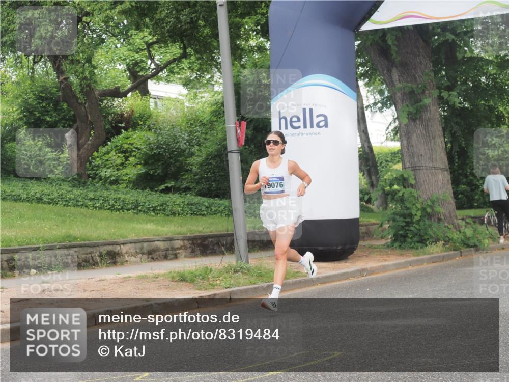 29.06.2025 - hella hamburg halbmarathon KatJ http://msf.ph/oto/8319484 29.06.2025 10:16:15 Zwischen KM18-KM19  meine-sportfotos.de