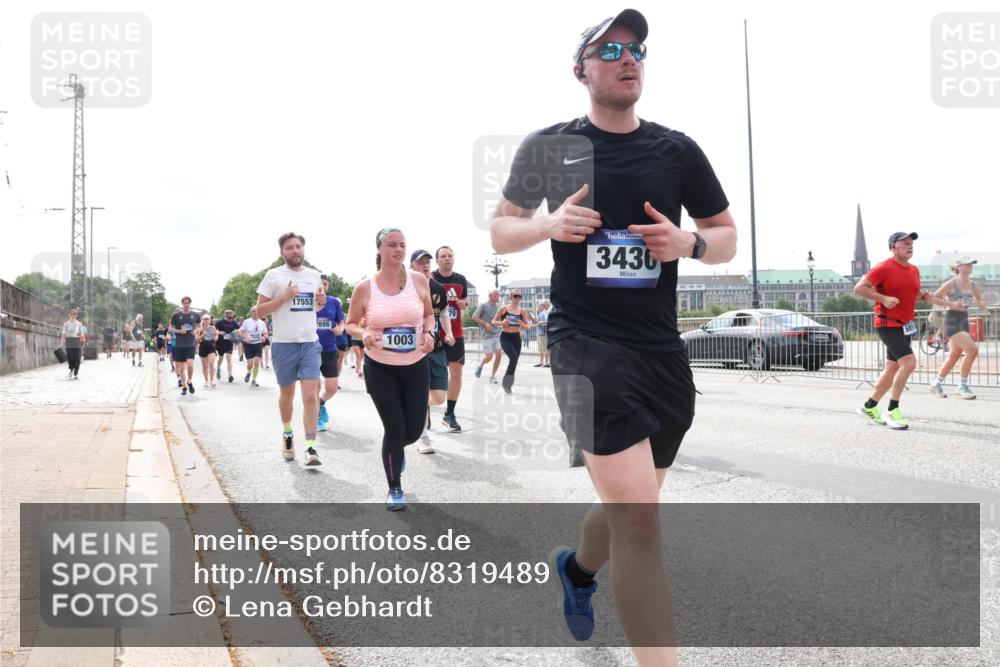 29.06.2025 - hella hamburg halbmarathon Lena Gebhardt http://msf.ph/oto/8319489 29.06.2025 10:22:40 Lombardsbrücke 17553, 886, 1003, 3436, 1029, 1187, 1419, 1598, 1853, 2022, 2294, 2351, 2479, 2766, 2886, 3003, 3108, 3430, 3457, 3511, 3600, 3601, 3910, 3946, 4113, 4114, 4131, 4556, 4559, 4829, 4969, 4970, 5079, 5223, 5343, 5629, 5798, 5838, 6030, 6048, 6049, 6303, 6307, 6347, 6820, 6826, 6899, 6977, 7097, 7188, 7190, 7266, 7276, 7529, 7794, 7925, 8355, 8511, 8855, 8884, 8931, 9256, 10205, 10826, 12190, 13921, 14525, 14801 meine-sportfotos.de