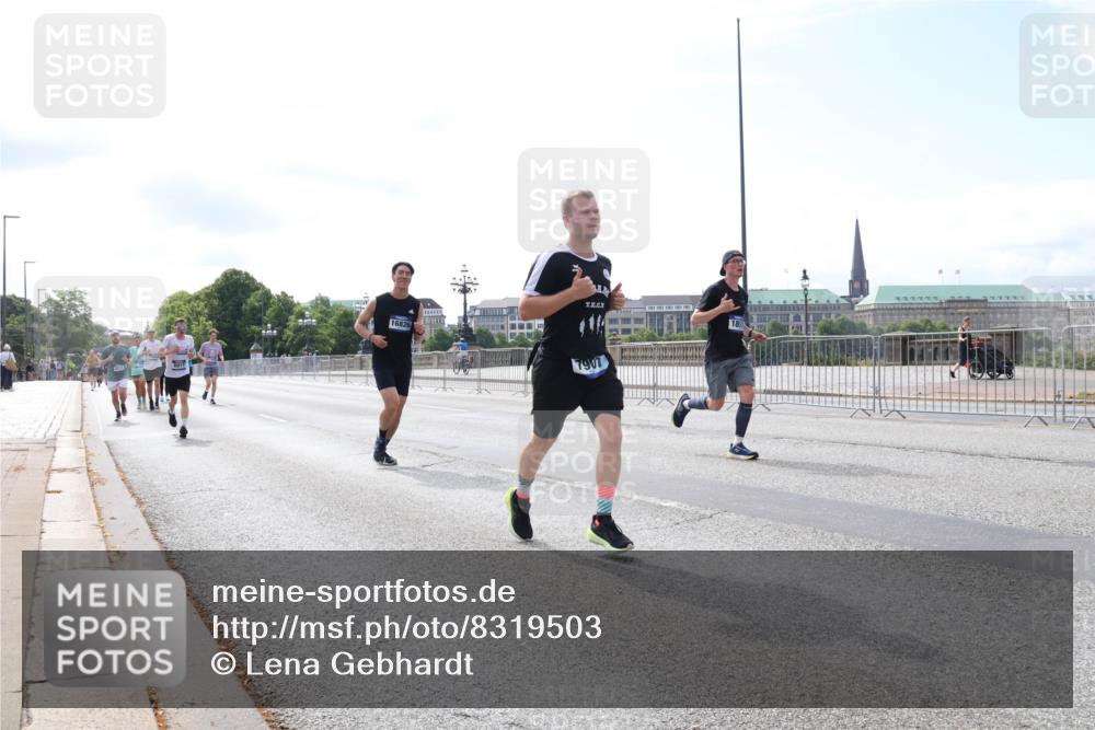 29.06.2025 - hella hamburg halbmarathon Lena Gebhardt http://msf.ph/oto/8319503 29.06.2025 10:12:43 Lombardsbrücke 8917, 16826, 7907, 1020, 1051, 1249, 1610, 1785, 1850, 1851, 1939, 2531, 2661, 2891, 2942, 2963, 2964, 3182, 3248, 3262, 3746, 4453, 4499, 4532, 4554, 5150, 5166, 5176, 5597, 5598, 6207, 6822, 6871, 6966, 7014, 7873, 7907, 8917, 8971, 9254, 9405, 10067, 10402, 10581, 10685, 11025, 11509, 11720, 12456, 13566, 13816, 14404, 14540, 14863, 14868, 14869, 15012, 15369, 15531, 16323, 16379, 16473, 16826, 16911, 17061, 17994, 18178, 18493, 18530 meine-sportfotos.de