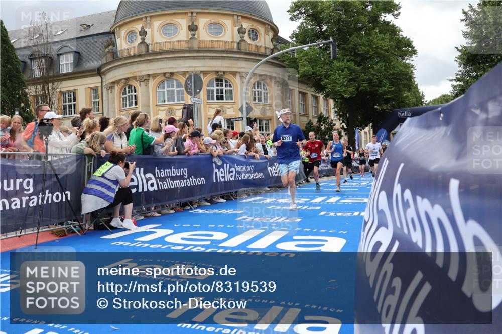 29.06.2025 - hella hamburg halbmarathon Strokosch-Dieckow http://msf.ph/oto/8319539 29.06.2025 10:58:32 Ziel 2619, 2978, 3251, 4467, 4767, 5341, 6592, 6595, 7082, 7476, 7659, 8322, 9316, 12712, 12809, 12862, 12879, 13694, 16531, 17415, 18501, 18556, 19166 meine-sportfotos.de