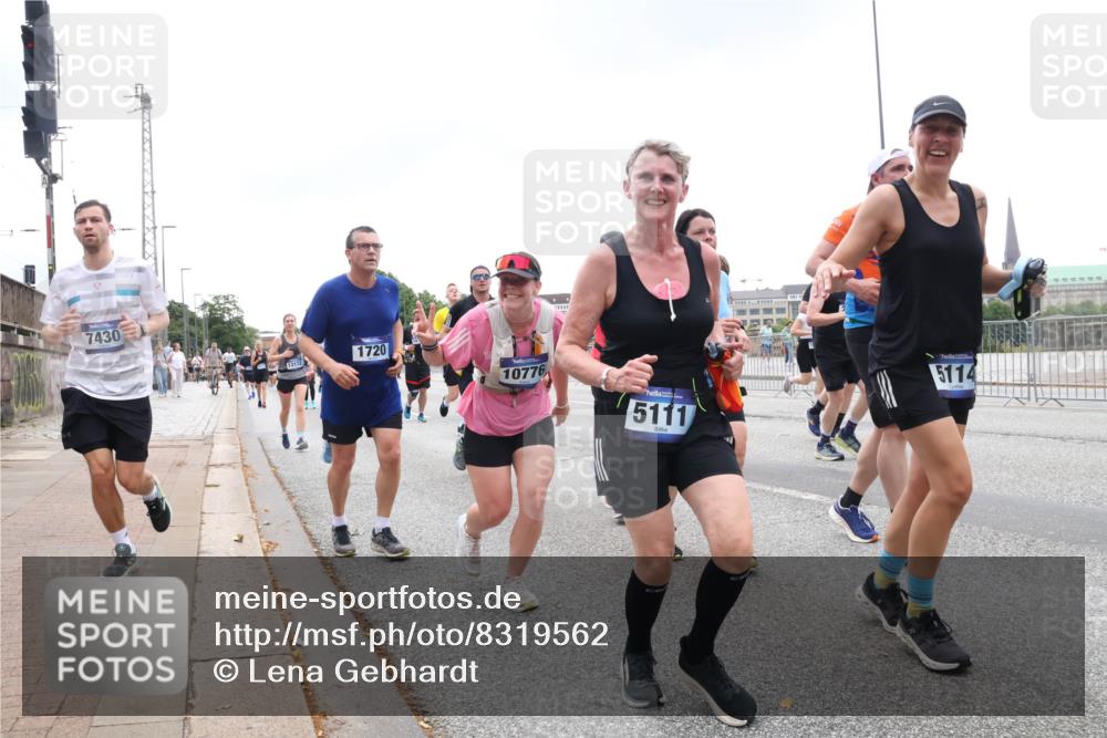 29.06.2025 - hella hamburg halbmarathon Lena Gebhardt http://msf.ph/oto/8319562 29.06.2025 10:47:15 Lombardsbrücke 7430, 13172, 1720, 10776, 5111, 5114, 1073, 1185, 1286, 1363, 1434, 1463, 1523, 1593, 1607, 1704, 1720, 1961, 2148, 2211, 2320, 2327, 2407, 2537, 2555, 2556, 2665, 2981, 2994, 3339, 3407, 3823, 4037, 4184, 4239, 4325, 4483, 4806, 4895, 4974, 4975, 5111, 5114, 5796, 5895, 5953, 6255, 6256, 6485, 6496, 6740, 6879, 6995, 7073, 7403, 7412, 7430, 7431, 7630, 7631, 7827, 8105, 8131, 8270, 8486, 8553, 8684, 8706, 8915, 8953, 8967, 9018, 11458, 11738 meine-sportfotos.de