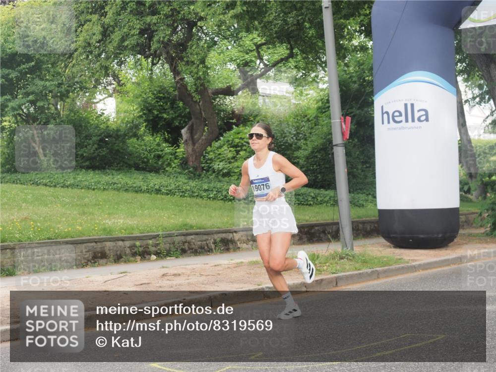 29.06.2025 - hella hamburg halbmarathon KatJ http://msf.ph/oto/8319569 29.06.2025 10:16:16 Zwischen KM18-KM19  meine-sportfotos.de