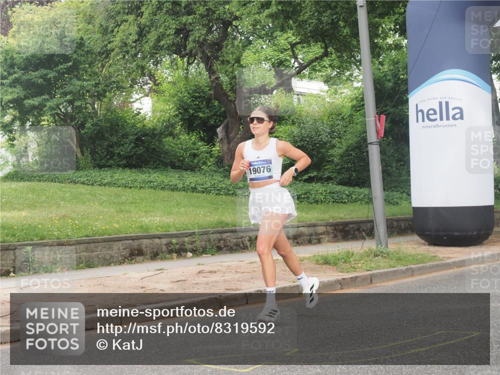 29.06.2025 - hella hamburg halbmarathon KatJ http://msf.ph/oto/8319592 29.06.2025 10:16:16 Zwischen KM18-KM19  meine-sportfotos.de